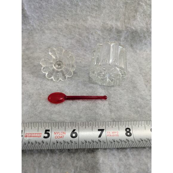 Set Of 2 Vintage Mid Century Clear Glass Bottle Salt Pepper Shaker Lid Stopper - Picture 8 of 15